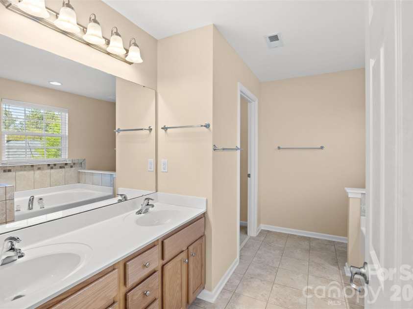9548 Birkwood Court, Charlotte, NC 28278.  MLS# CAR4363616, YatesRealty ID 25159. 