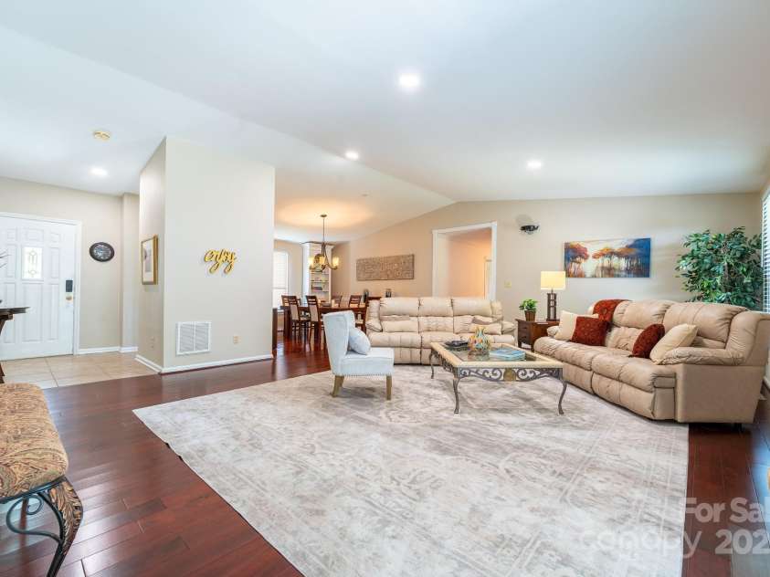 3711 Davis Drive, Charlotte, NC 28270.  MLS# CAR4274026, YatesRealty ID 2516. 