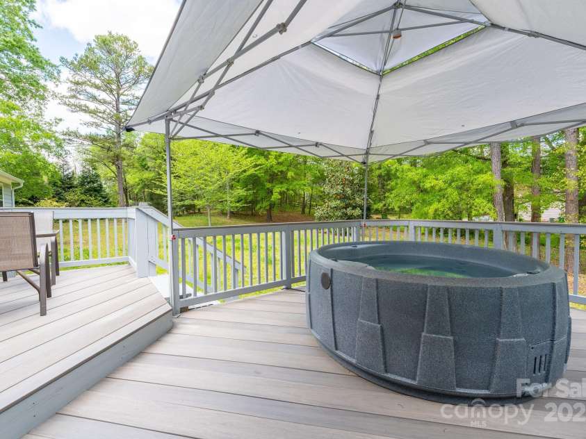 3711 Davis Drive, Charlotte, NC 28270.  MLS# CAR4274026, YatesRealty ID 2516. 