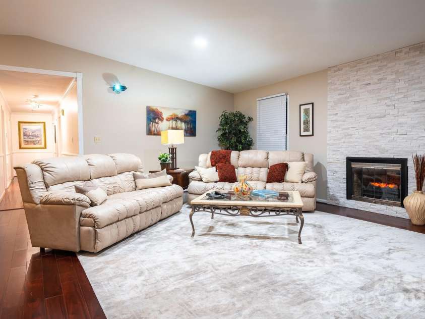 3711 Davis Drive, Charlotte, NC 28270.  MLS# CAR4274026, YatesRealty ID 2516. 