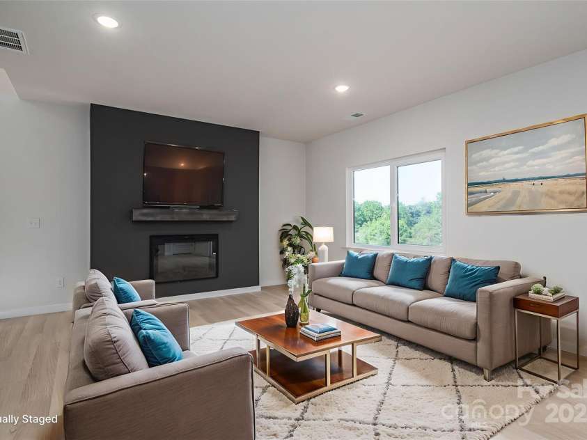 837 32nd Street, Conover, NC 28613.  MLS# CAR4280291, YatesRealty ID 25160. 