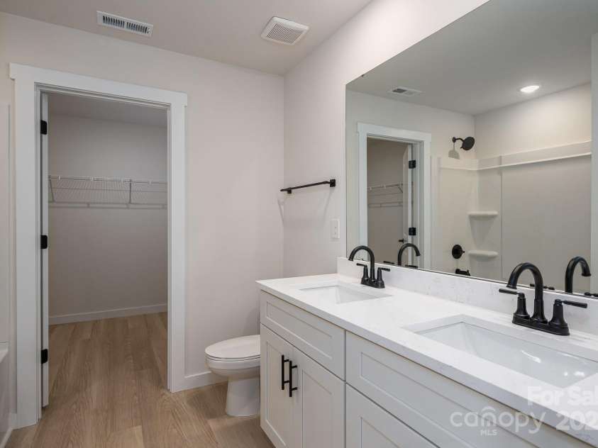 837 32nd Street, Conover, NC 28613.  MLS# CAR4280291, YatesRealty ID 25160. 