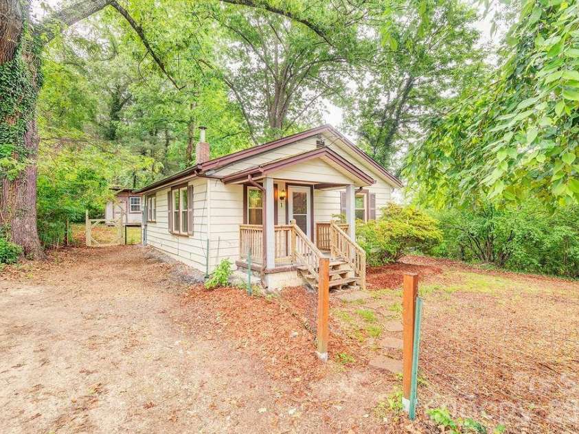 1 Narbeth Road, Asheville, NC 28806.  MLS# CAR4385463, YatesRealty ID 25161. 