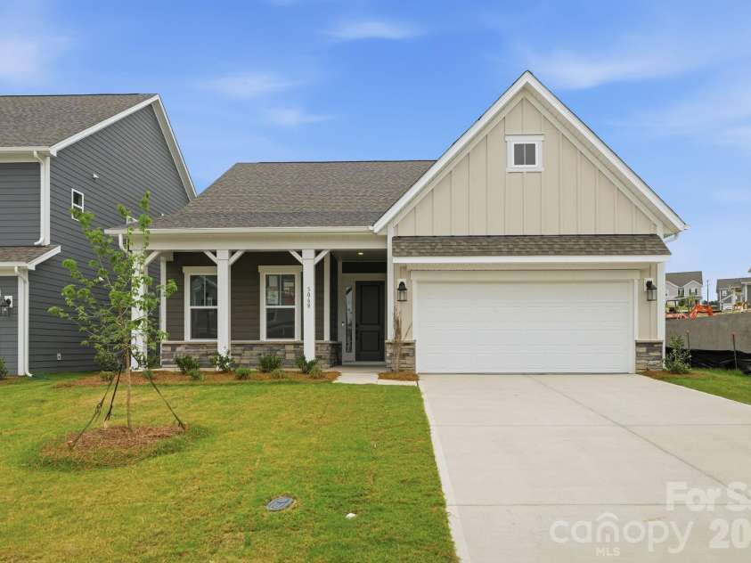 5068 Duval Circle, Tega Cay, SC 29708.  MLS# CAR4329957, YatesRealty ID 25162. 5068 Duval Circle ~ Ready Now