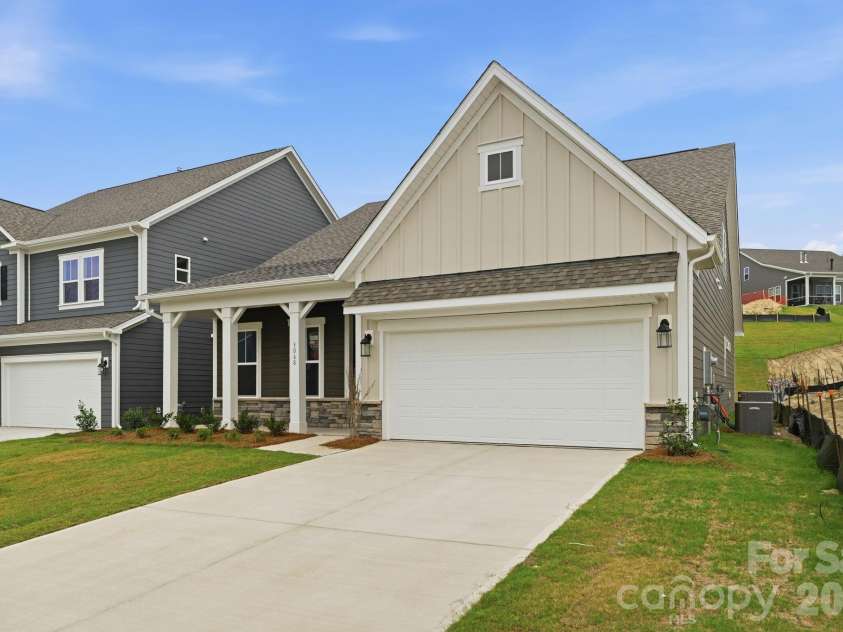 5068 Duval Circle, Tega Cay, SC 29708.  MLS# CAR4329957, YatesRealty ID 25162. 5068 Duval Circle ~ Ready Now