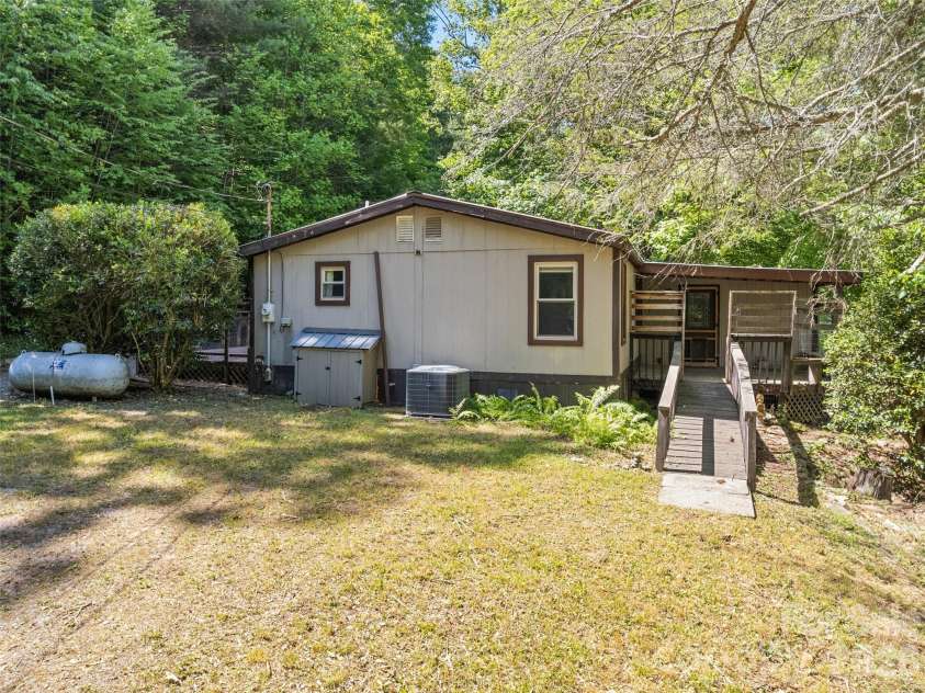 102 Serenity Lane, Clyde, NC 28721.  MLS# CAR4384211, YatesRealty ID 25163. 
