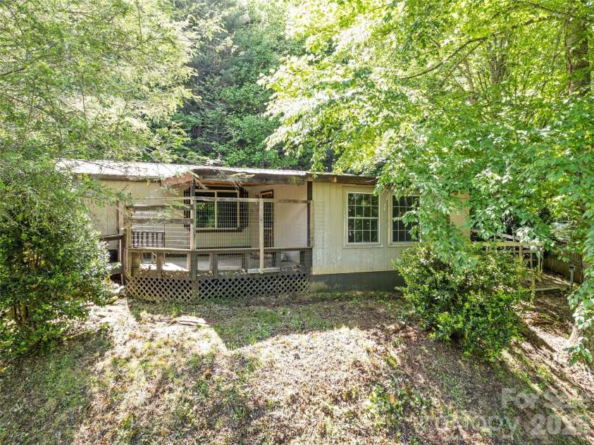 102 Serenity Lane, Clyde, NC 28721.  MLS# CAR4384211, YatesRealty ID 25163. 