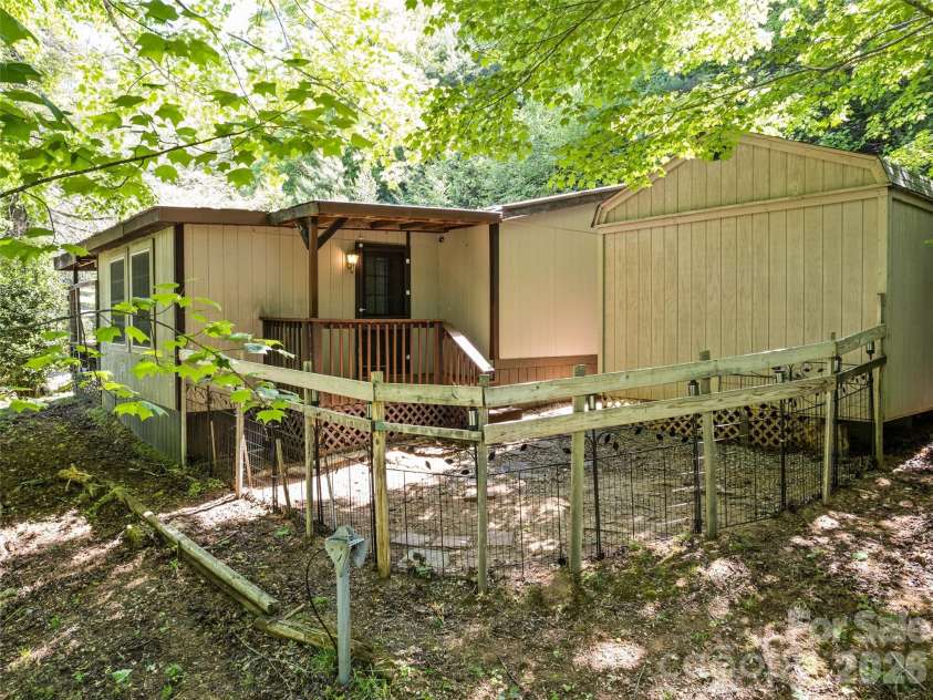102 Serenity Lane, Clyde, NC 28721.  MLS# CAR4384211, YatesRealty ID 25163. 