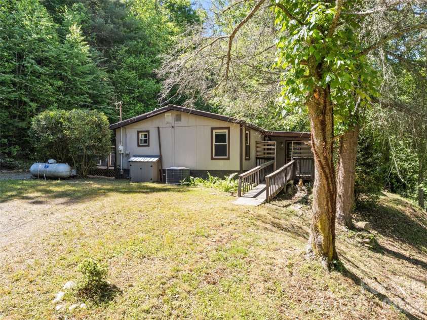 102 Serenity Lane, Clyde, NC 28721.  MLS# CAR4384211, YatesRealty ID 25163. 