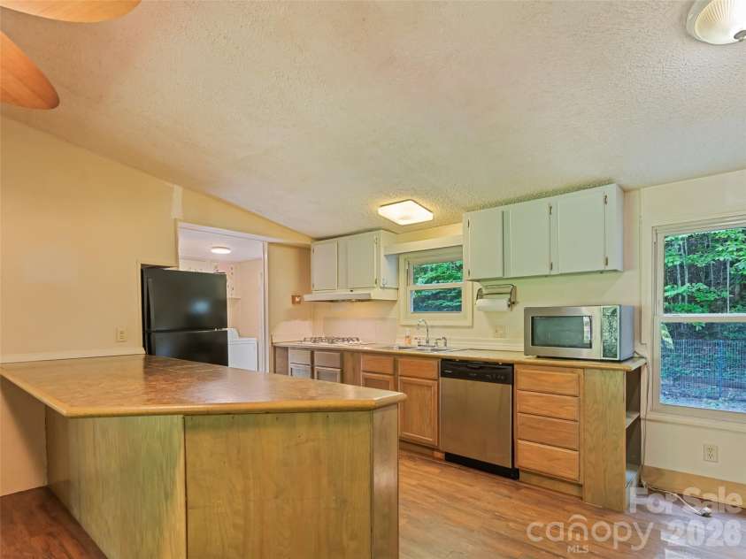 102 Serenity Lane, Clyde, NC 28721.  MLS# CAR4384211, YatesRealty ID 25163. 