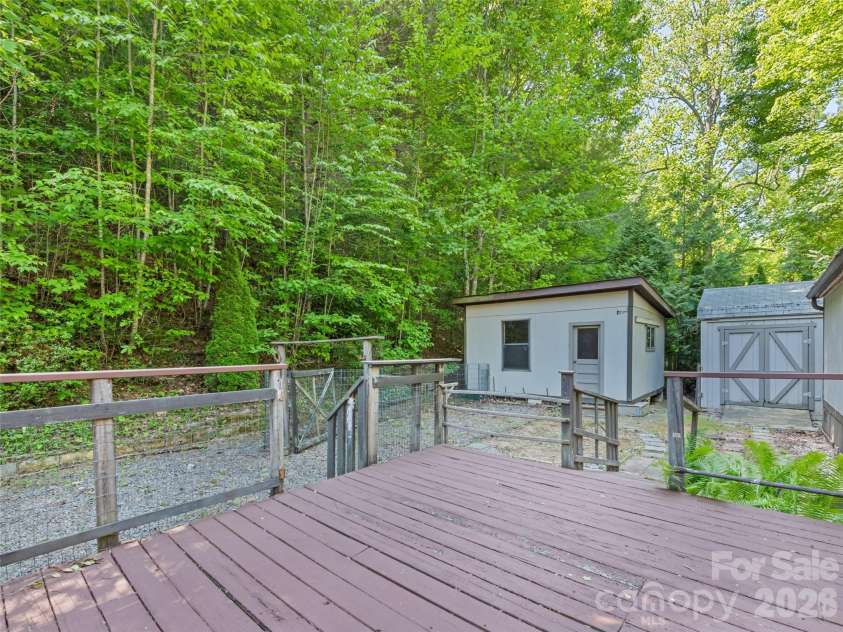 102 Serenity Lane, Clyde, NC 28721.  MLS# CAR4384211, YatesRealty ID 25163. 