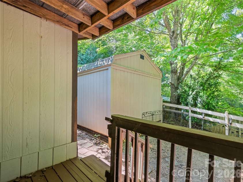 102 Serenity Lane, Clyde, NC 28721.  MLS# CAR4384211, YatesRealty ID 25163. 