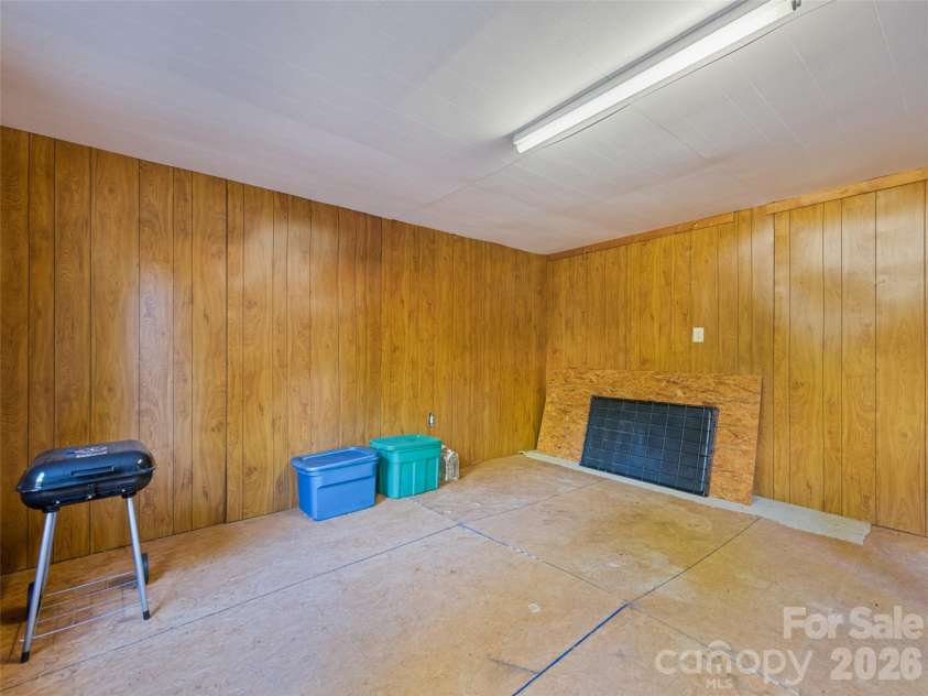 102 Serenity Lane, Clyde, NC 28721.  MLS# CAR4384211, YatesRealty ID 25163. 