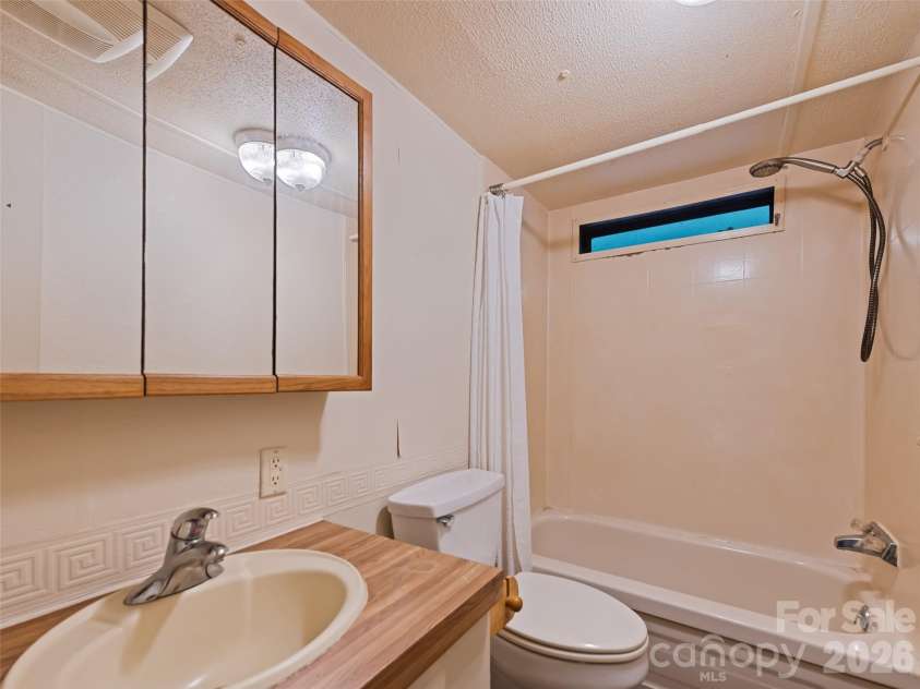 102 Serenity Lane, Clyde, NC 28721.  MLS# CAR4384211, YatesRealty ID 25163. Hall Bath