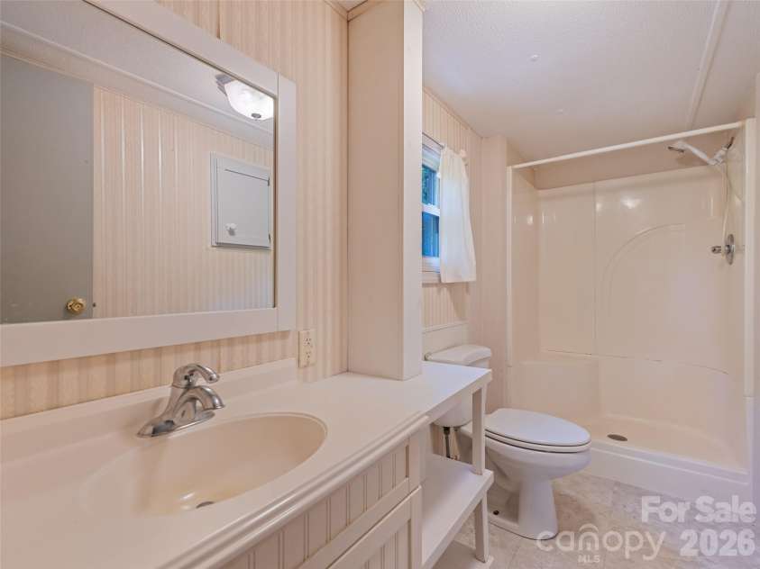 102 Serenity Lane, Clyde, NC 28721.  MLS# CAR4384211, YatesRealty ID 25163. Primary Bath