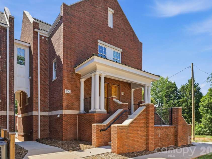 203 Grandin Road, Charlotte, NC 28208.  MLS# CAR4380107, YatesRealty ID 25164. 