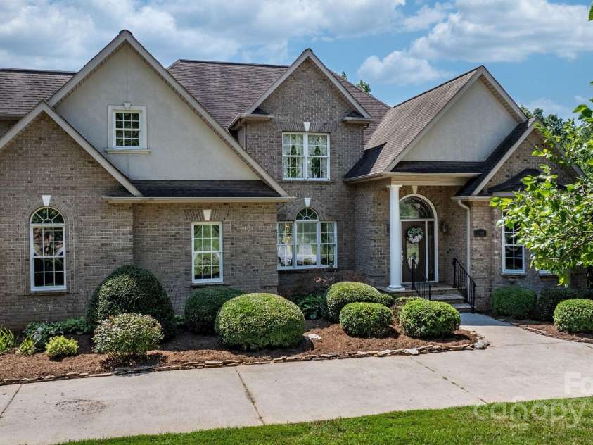 2301 Willow Creek Drive, Newton, NC 28658.  MLS# CAR4280417, YatesRealty ID 25167. 