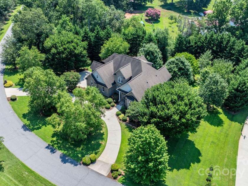 2301 Willow Creek Drive, Newton, NC 28658.  MLS# CAR4280417, YatesRealty ID 25167. 