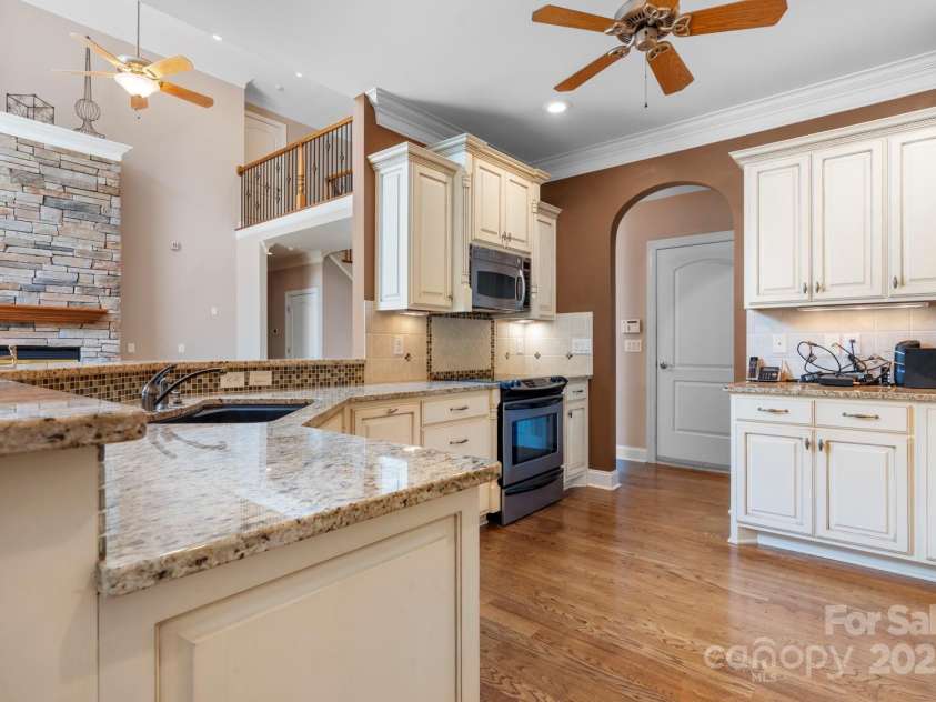 2301 Willow Creek Drive, Newton, NC 28658.  MLS# CAR4280417, YatesRealty ID 25167. 