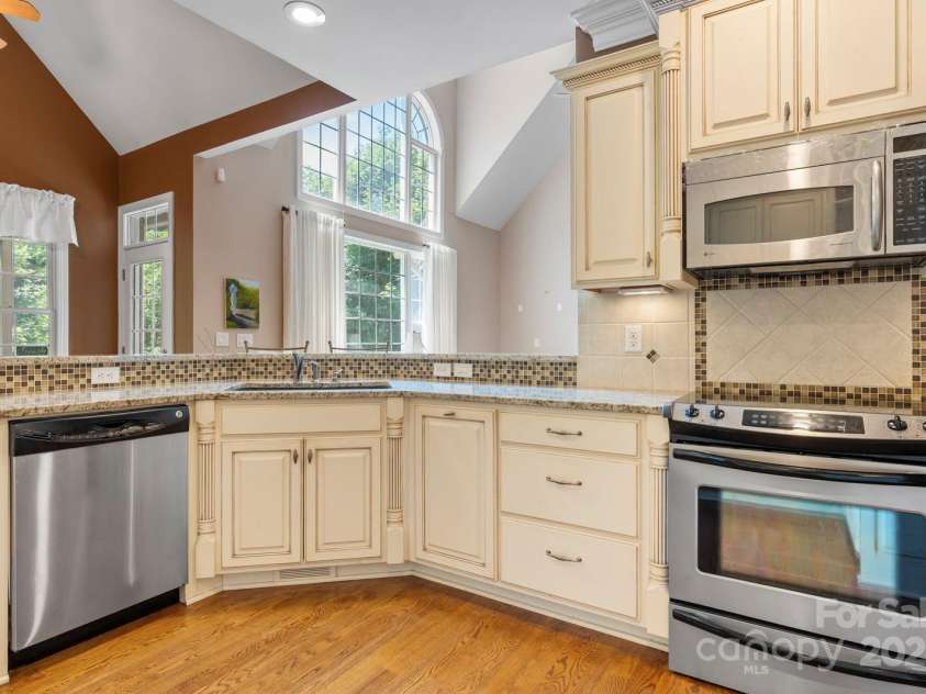 2301 Willow Creek Drive, Newton, NC 28658.  MLS# CAR4280417, YatesRealty ID 25167. 