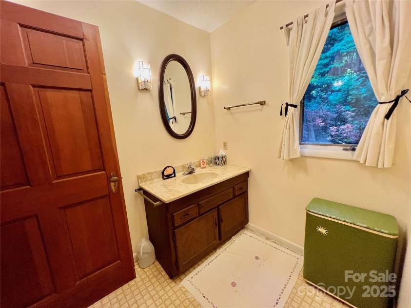 2636 Buck Mountain Road, West Jefferson, NC 28694.  MLS# CAR4280587, YatesRealty ID 25168. 