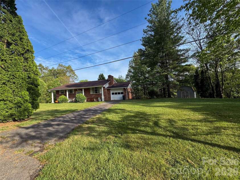 70 Winchester Drive, Waynesville, NC 28785.  MLS# CAR4353662, YatesRealty ID 25169. 