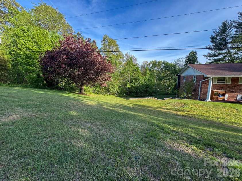 70 Winchester Drive, Waynesville, NC 28785.  MLS# CAR4353662, YatesRealty ID 25169. 