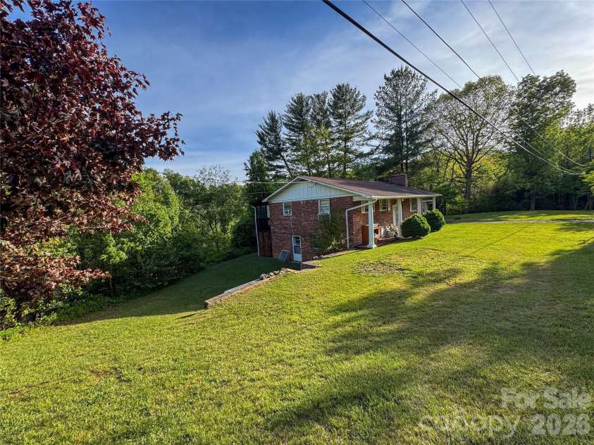 70 Winchester Drive, Waynesville, NC 28785.  MLS# CAR4353662, YatesRealty ID 25169. 