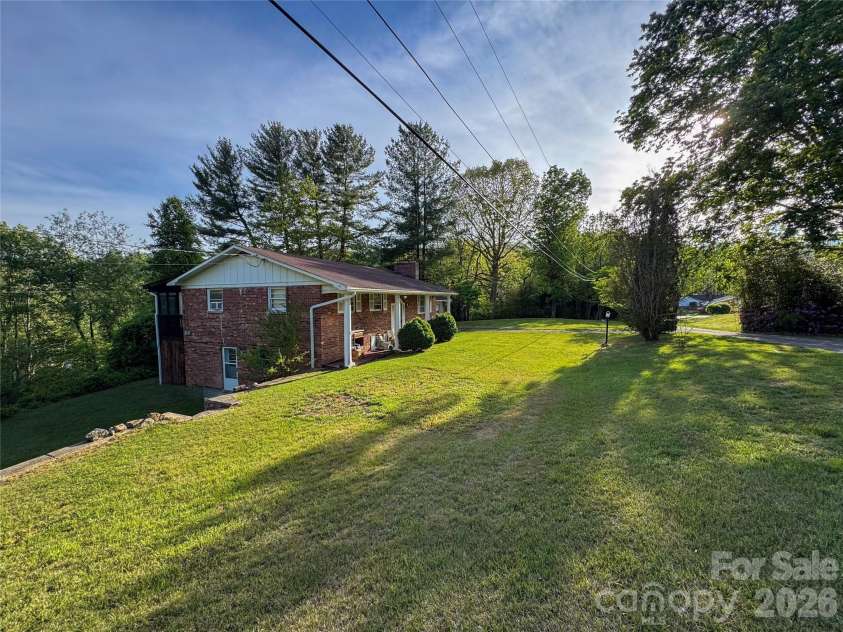 70 Winchester Drive, Waynesville, NC 28785.  MLS# CAR4353662, YatesRealty ID 25169. 