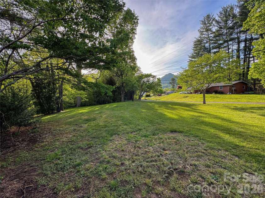 70 Winchester Drive, Waynesville, NC 28785.  MLS# CAR4353662, YatesRealty ID 25169. 