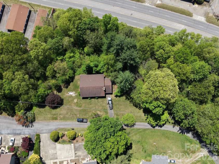 70 Winchester Drive, Waynesville, NC 28785.  MLS# CAR4353662, YatesRealty ID 25169. 