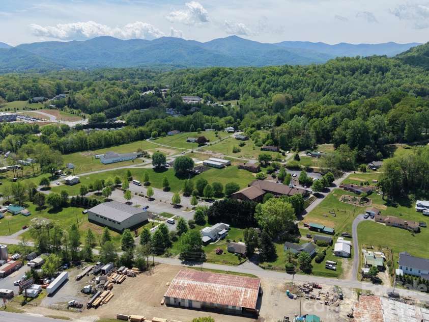 70 Winchester Drive, Waynesville, NC 28785.  MLS# CAR4353662, YatesRealty ID 25169. 