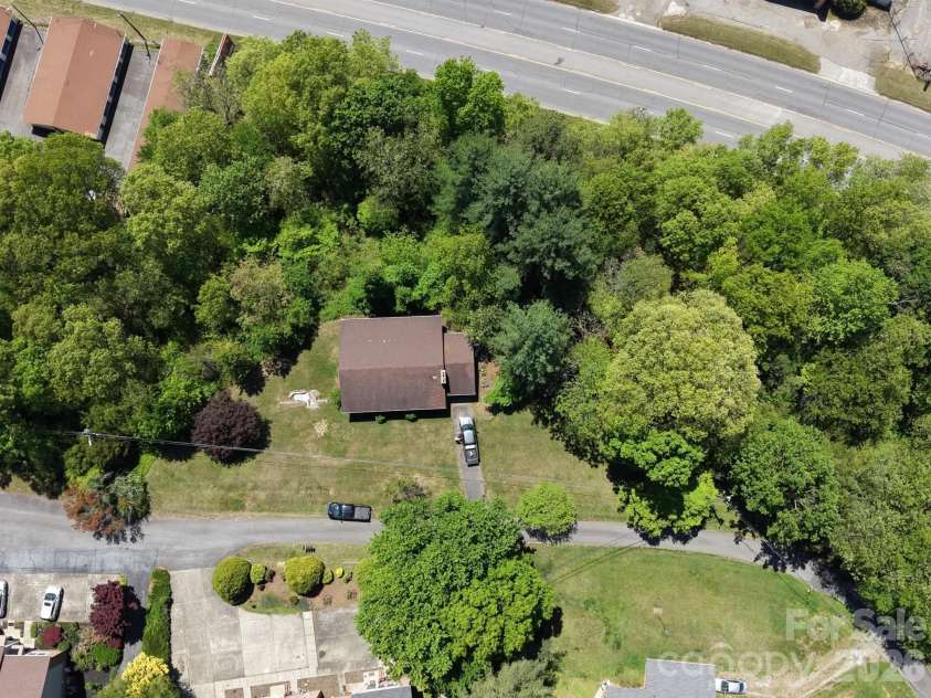 70 Winchester Drive, Waynesville, NC 28785.  MLS# CAR4353662, YatesRealty ID 25169. 