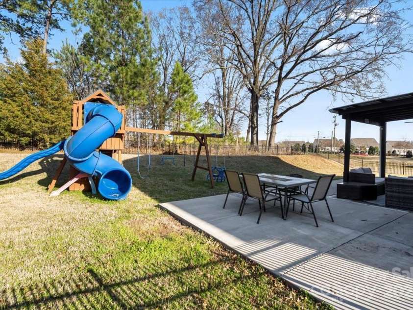 5703 Eleanor Rigby Road, Charlotte, NC 28278.  MLS# CAR4232389, YatesRealty ID 2517. Plenty of yard space