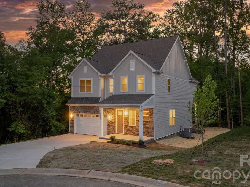 3883 12th Street, Hickory, NC 28601.  MLS# CAR4381107, YatesRealty ID 25170. 
