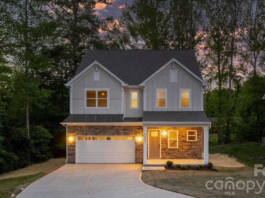 3883 12th Street, Hickory, NC 28601.  MLS# CAR4381107, YatesRealty ID 25170. 