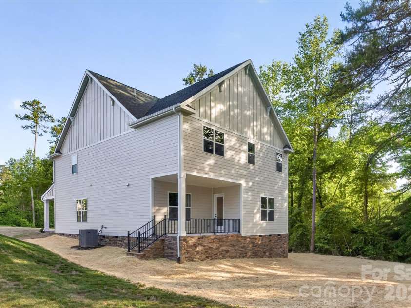 3883 12th Street, Hickory, NC 28601.  MLS# CAR4381107, YatesRealty ID 25170. 