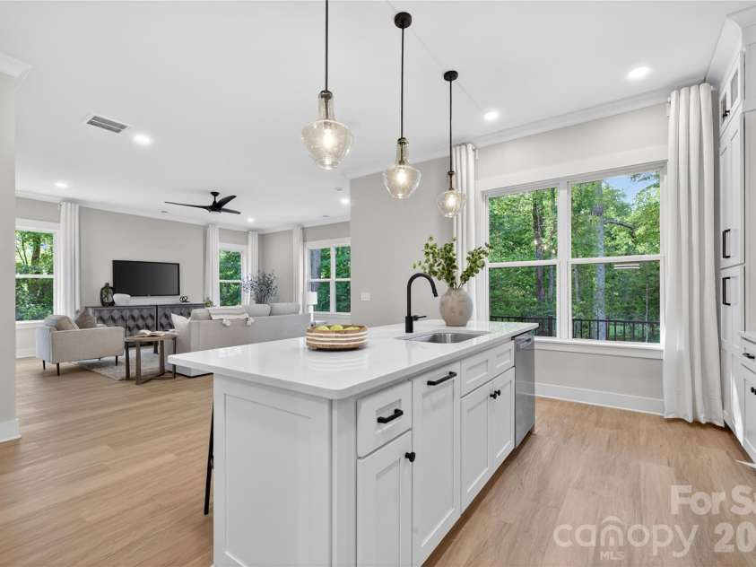 3883 12th Street, Hickory, NC 28601.  MLS# CAR4381107, YatesRealty ID 25170. 