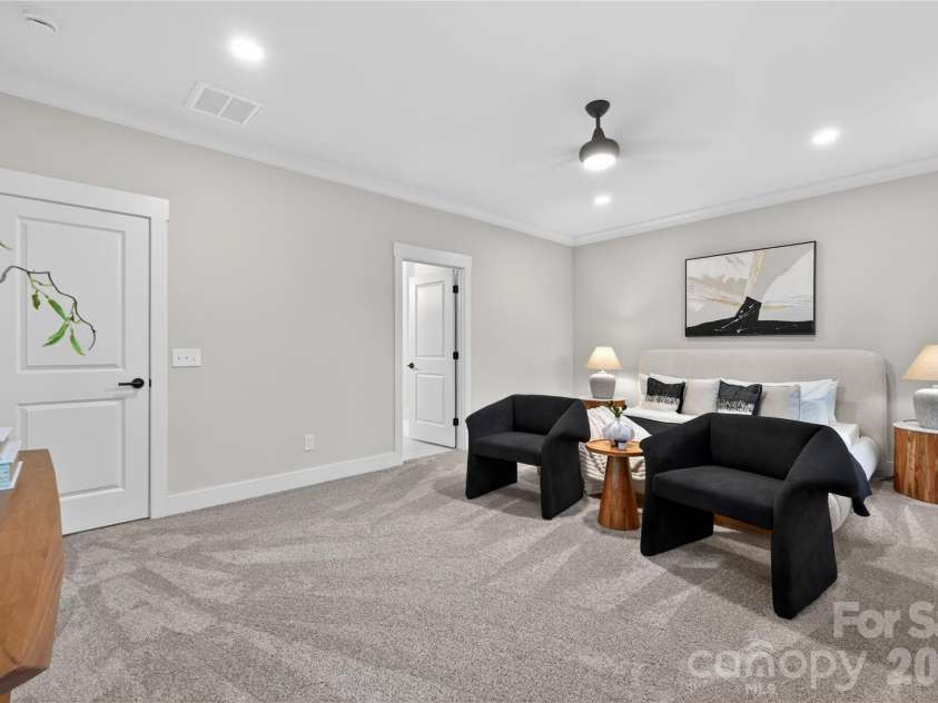 3883 12th Street, Hickory, NC 28601.  MLS# CAR4381107, YatesRealty ID 25170. 