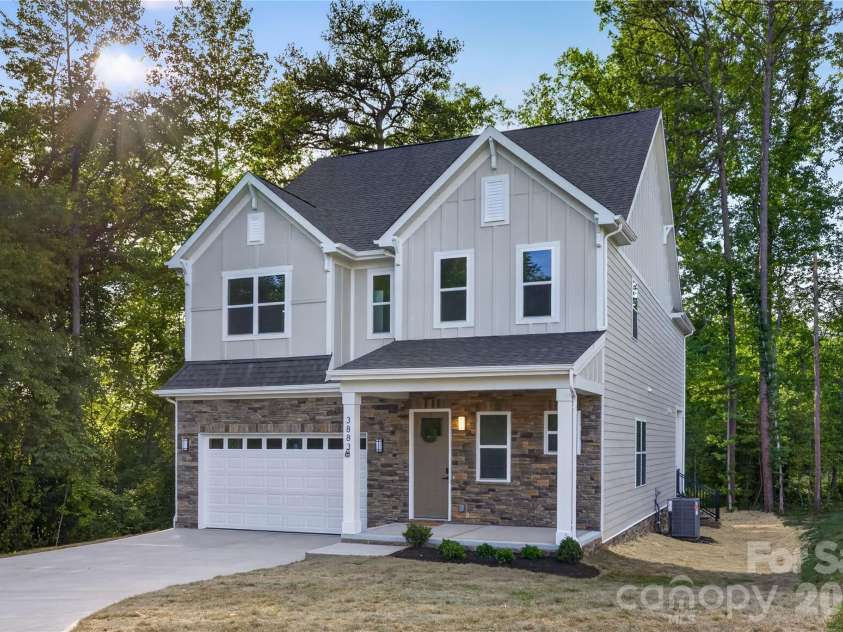 3883 12th Street, Hickory, NC 28601.  MLS# CAR4381107, YatesRealty ID 25170. 