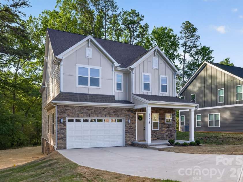 3883 12th Street, Hickory, NC 28601.  MLS# CAR4381107, YatesRealty ID 25170. 