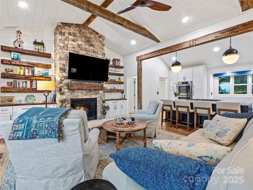 80 Raven Rock Vista, Lake Toxaway, NC 28747.  MLS# CAR4280611, YatesRealty ID 25171. 