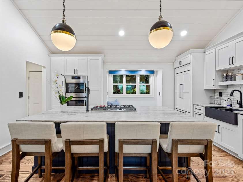 80 Raven Rock Vista, Lake Toxaway, NC 28747.  MLS# CAR4280611, YatesRealty ID 25171. 