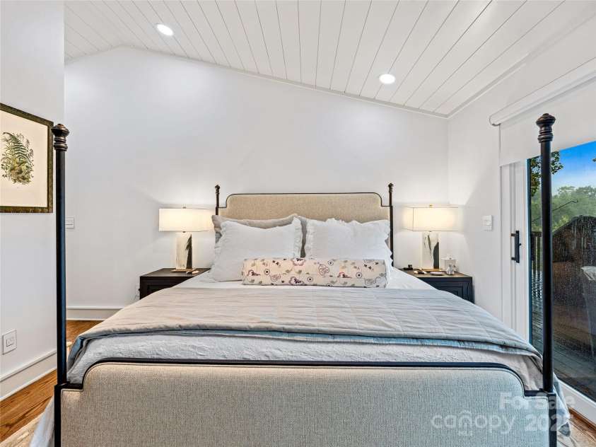 80 Raven Rock Vista, Lake Toxaway, NC 28747.  MLS# CAR4280611, YatesRealty ID 25171. 