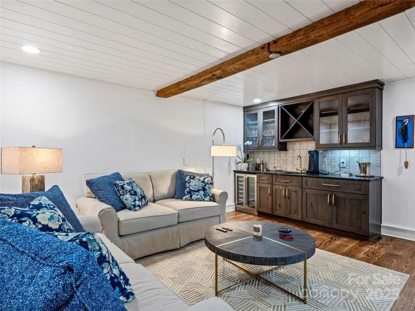 80 Raven Rock Vista, Lake Toxaway, NC 28747.  MLS# CAR4280611, YatesRealty ID 25171. 