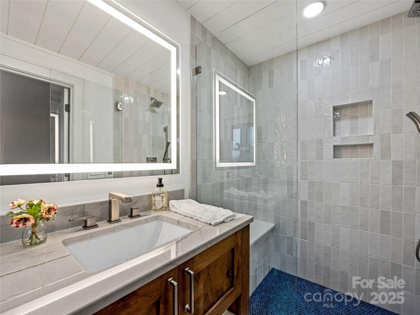 80 Raven Rock Vista, Lake Toxaway, NC 28747.  MLS# CAR4280611, YatesRealty ID 25171. 