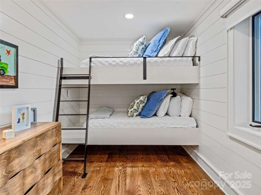 80 Raven Rock Vista, Lake Toxaway, NC 28747.  MLS# CAR4280611, YatesRealty ID 25171. 