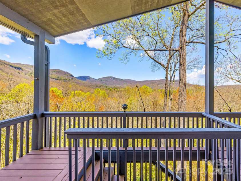 80 Raven Rock Vista, Lake Toxaway, NC 28747.  MLS# CAR4280611, YatesRealty ID 25171. 