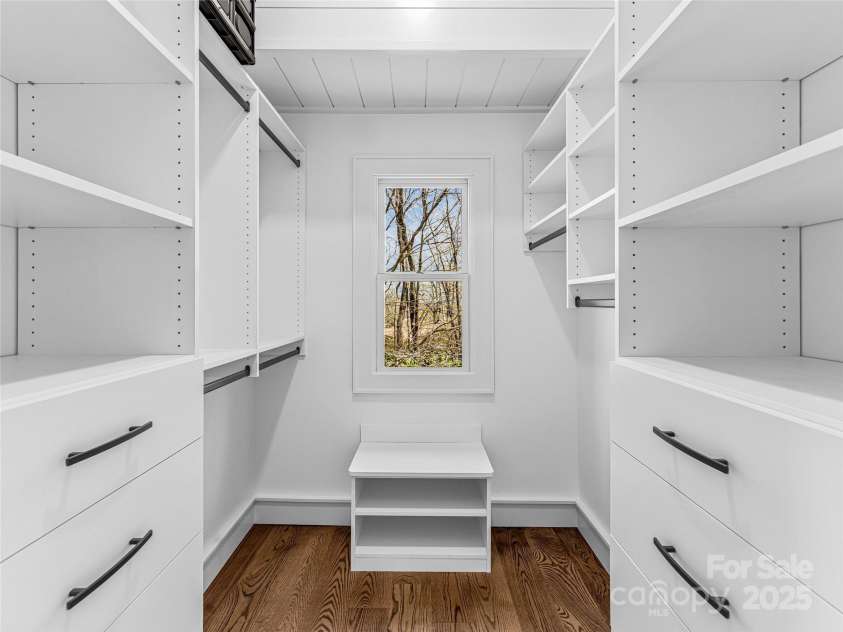 80 Raven Rock Vista, Lake Toxaway, NC 28747.  MLS# CAR4280611, YatesRealty ID 25171. 