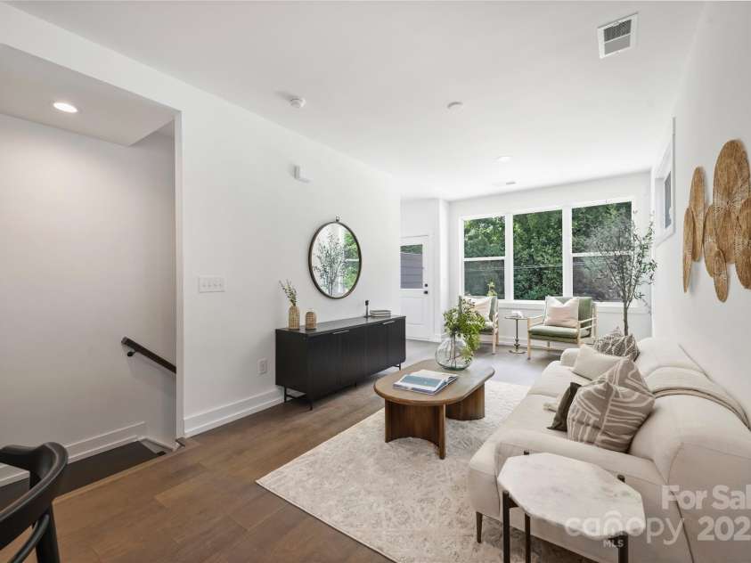 209 Coxe Avenue, Charlotte, NC 28208.  MLS# CAR4272004, YatesRealty ID 25172. 